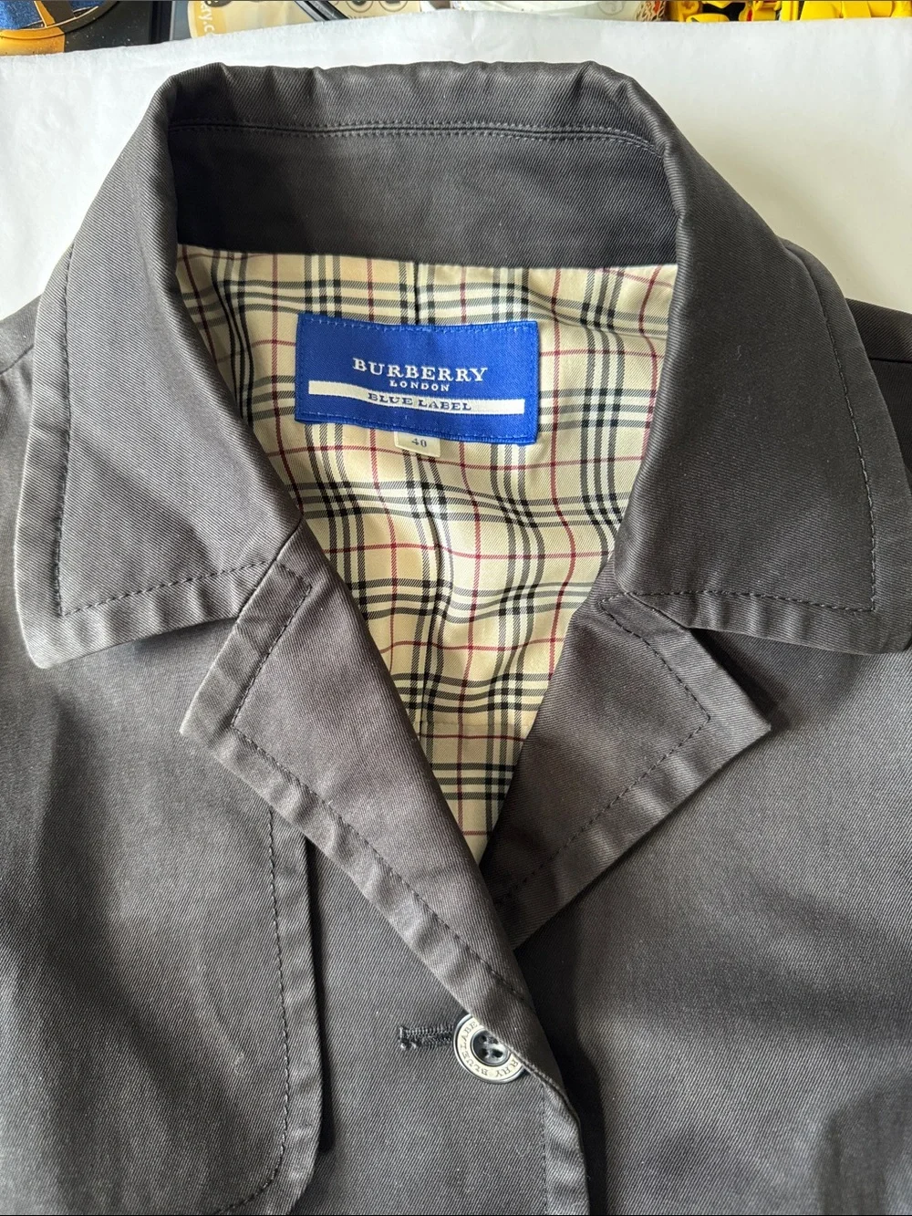 Burberry Black Classic Trench Coat with Signature Check Lining - Picture 10 of 15